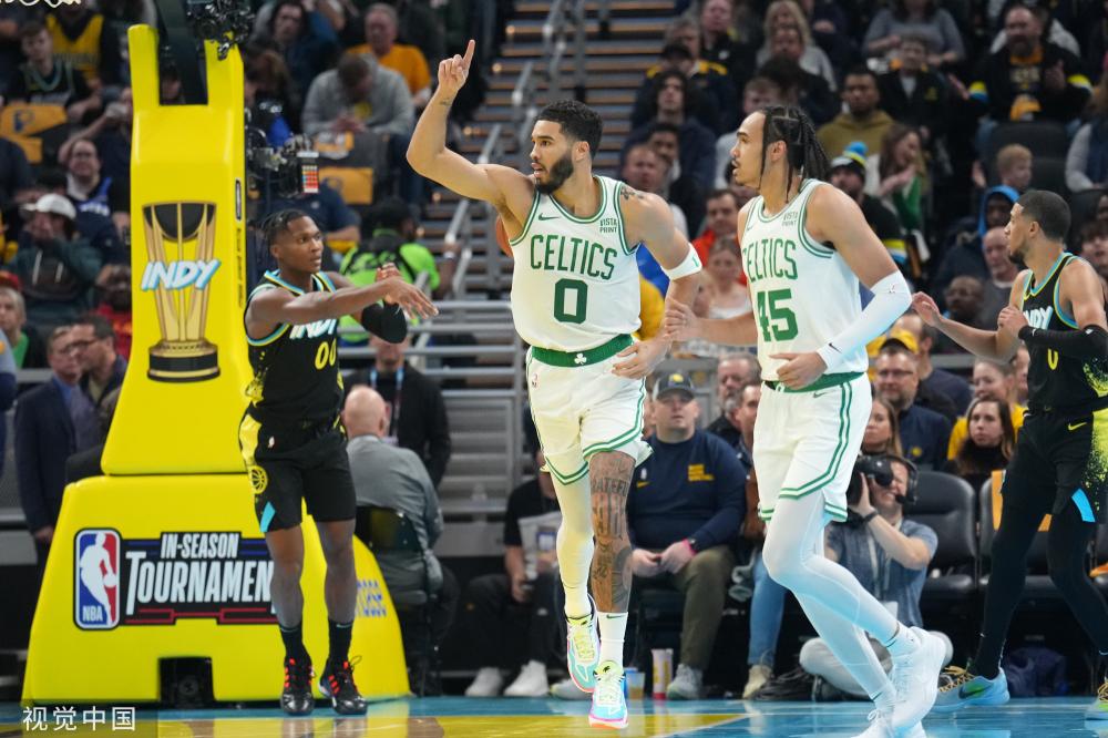 她的身影激 她的身影激